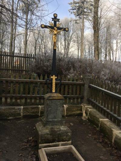 Obnova pomníku s litinovým křížem